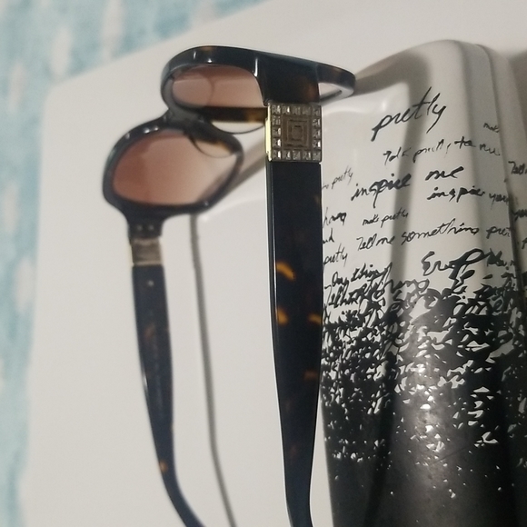 Liz claiborne sunglasses - Picture 8 of 8